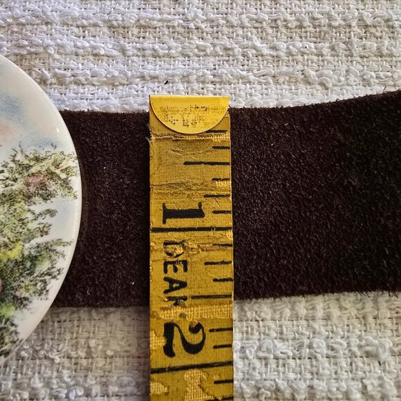 Vintage Sueded Belt with Victorian Romantic Couple Depiction Buckle - Picture 5 of 6